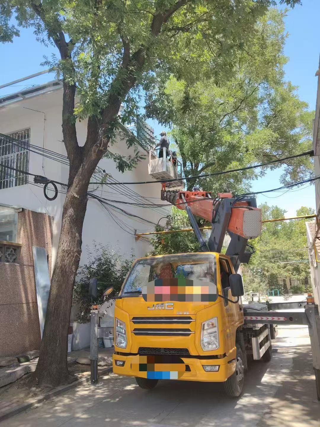 新晃高空作业车能吊装重物吗？最大承载多少公斤？