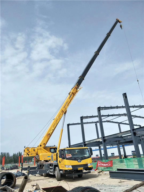 新晃超高层建筑钢结构吊装案例